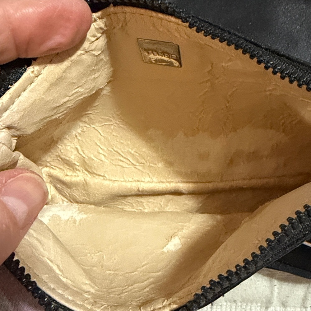 Black Fendi pouch. Great to keep items in and not ruin the inside of your bag. - Picture 5 of 6